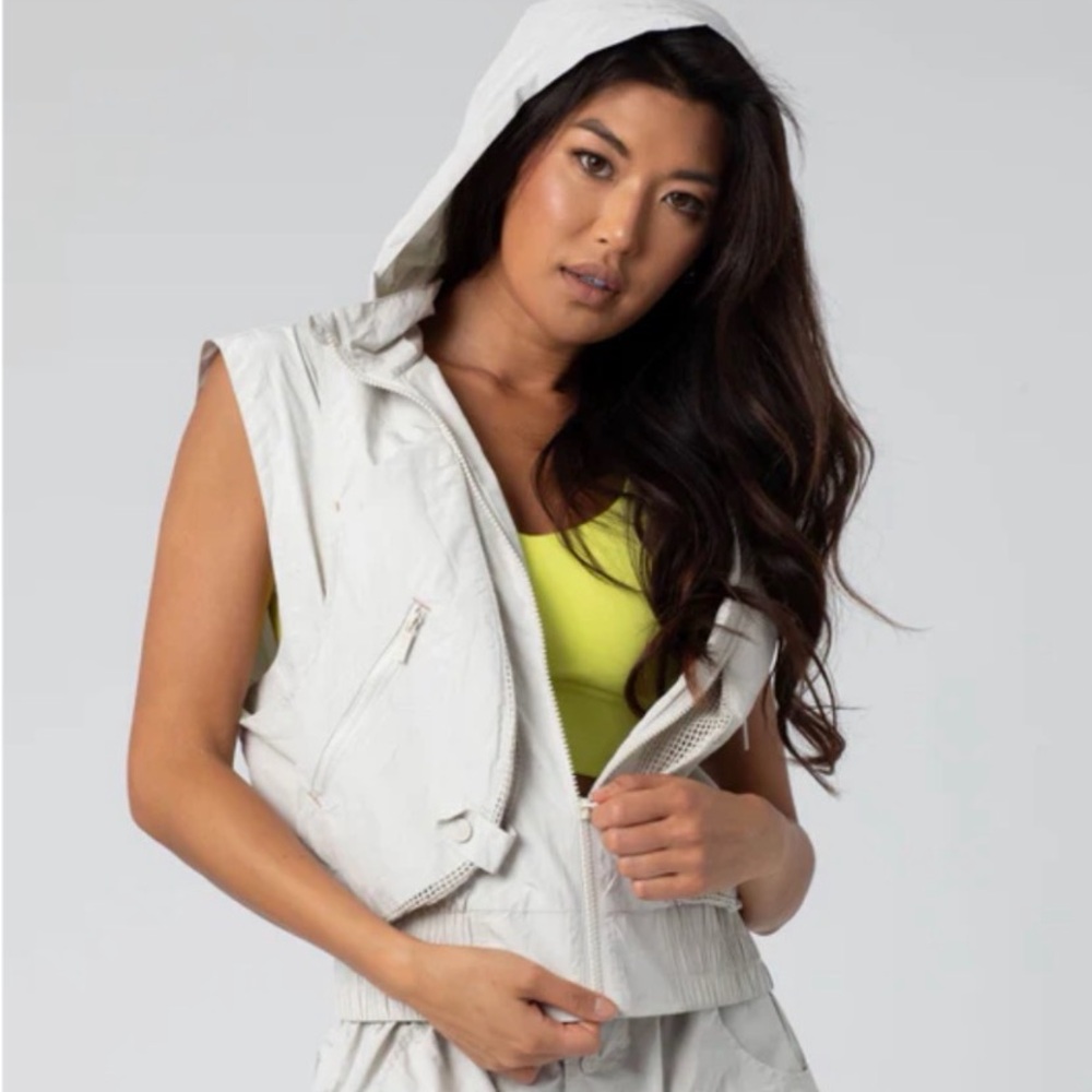 Women's Ivory Zip-Up Vest